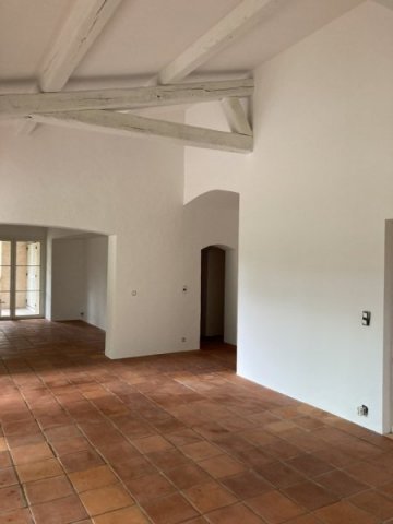 Rénovation complète de peinture intérieure chez un particulier vers Saint-Tropez