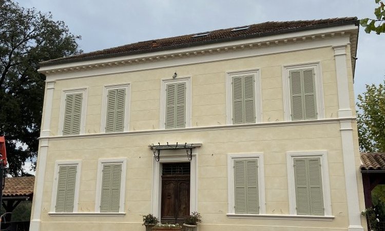 Ravalement de façade pour une maison individuelle par peintre façadier à Draguignan 